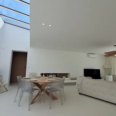 Casa Bianca - D'architecte Avec Piscine * Лёкат