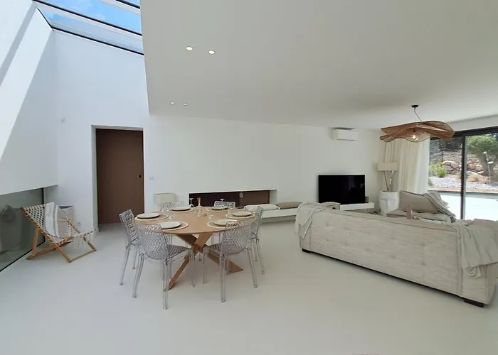 Casa Bianca - D'architecte Avec Piscine Дом отдыха Лёкат