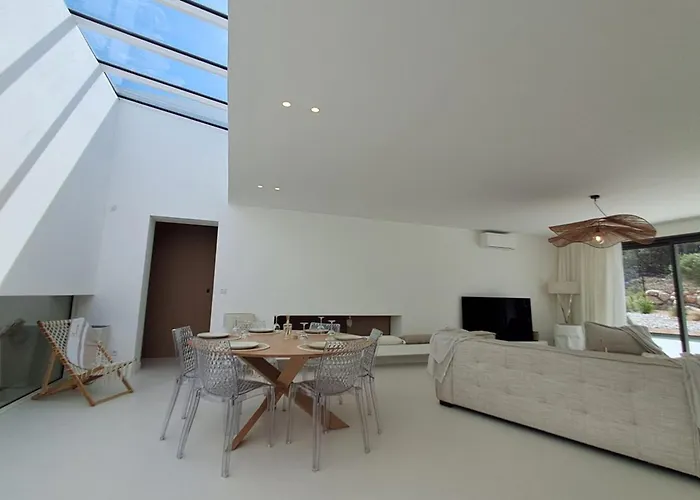 Casa Bianca - D'architecte Avec Piscine * Лёкат