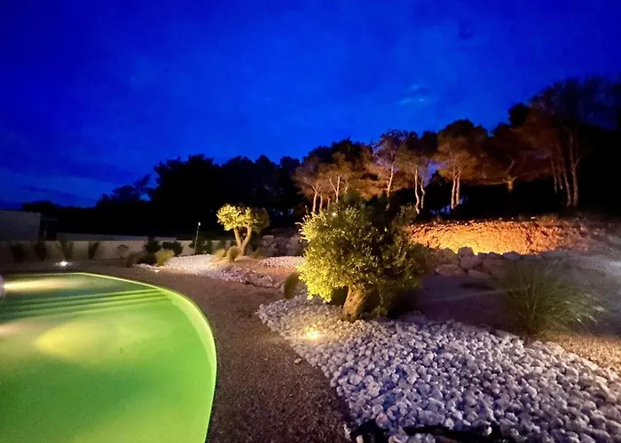 Casa Bianca - D'architecte Avec Piscine Лёкат